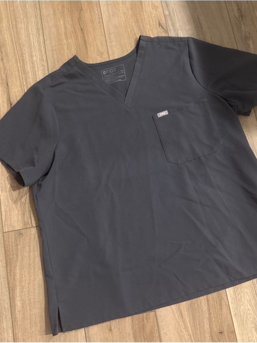 FIGS Women’s Slate V-Neck Short Sleeve Scrub Top